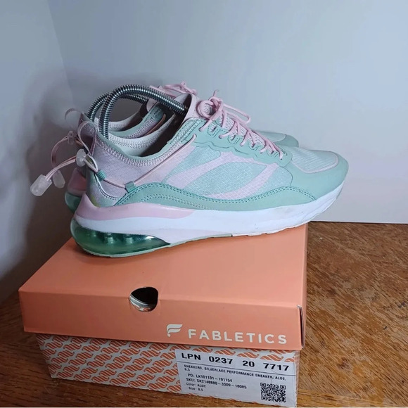 Fabletics Silverlake Performance Sneakers Size 8.5 Women’s White Flower back - Picture 1 of 9